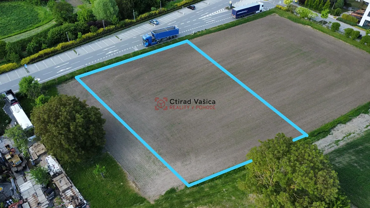 Prodej komerčního pozemku 2048 m²